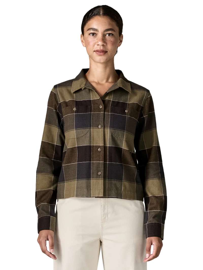 The Patagonia Women's Lightweight Fjord Flannel Camp Shirt is designed for durability, comfort and freedom of movement.